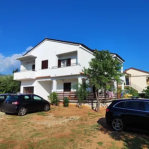 apartmani-malo-more-seline.hotelinzadar.com/